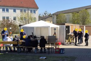 Schüler und Schülerinnen informieren sich über Job- und Praktika-Perspektiven in einem Vermessungsbüro